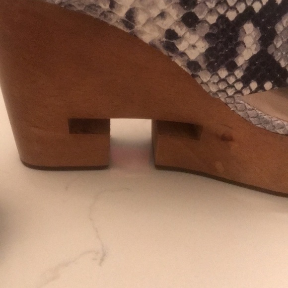 Tory Burch Snakeskin Sandals with wooden sole - Picture 3 of 5